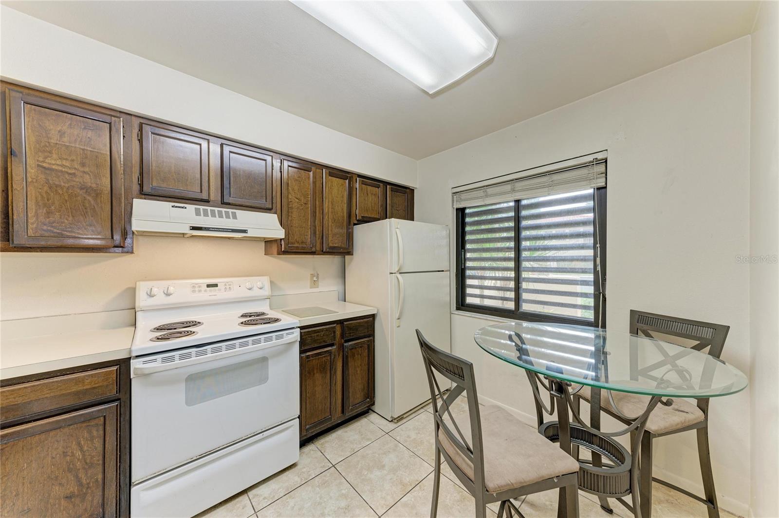 5200 LAKE VILLAGE DR #5200