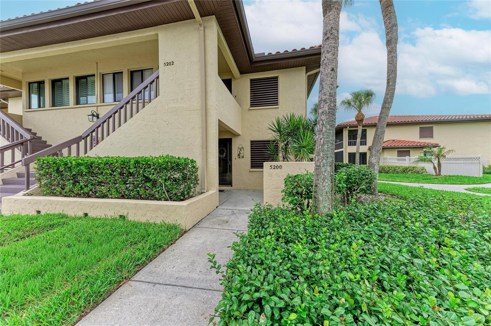 5200 LAKE VILLAGE DR #5200