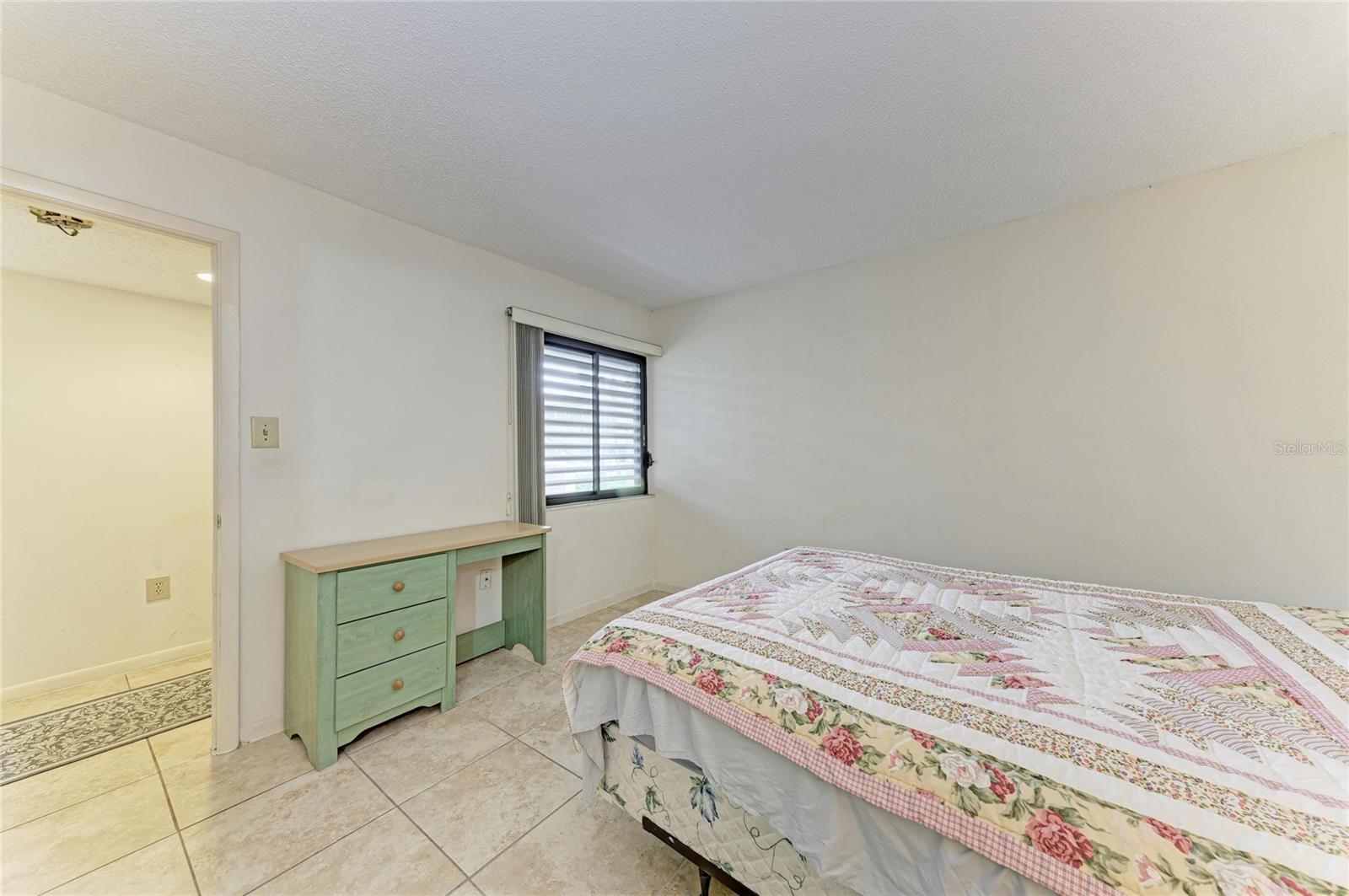 5200 LAKE VILLAGE DR #5200
