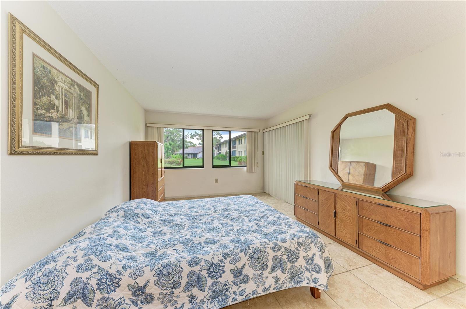 5200 LAKE VILLAGE DR #5200