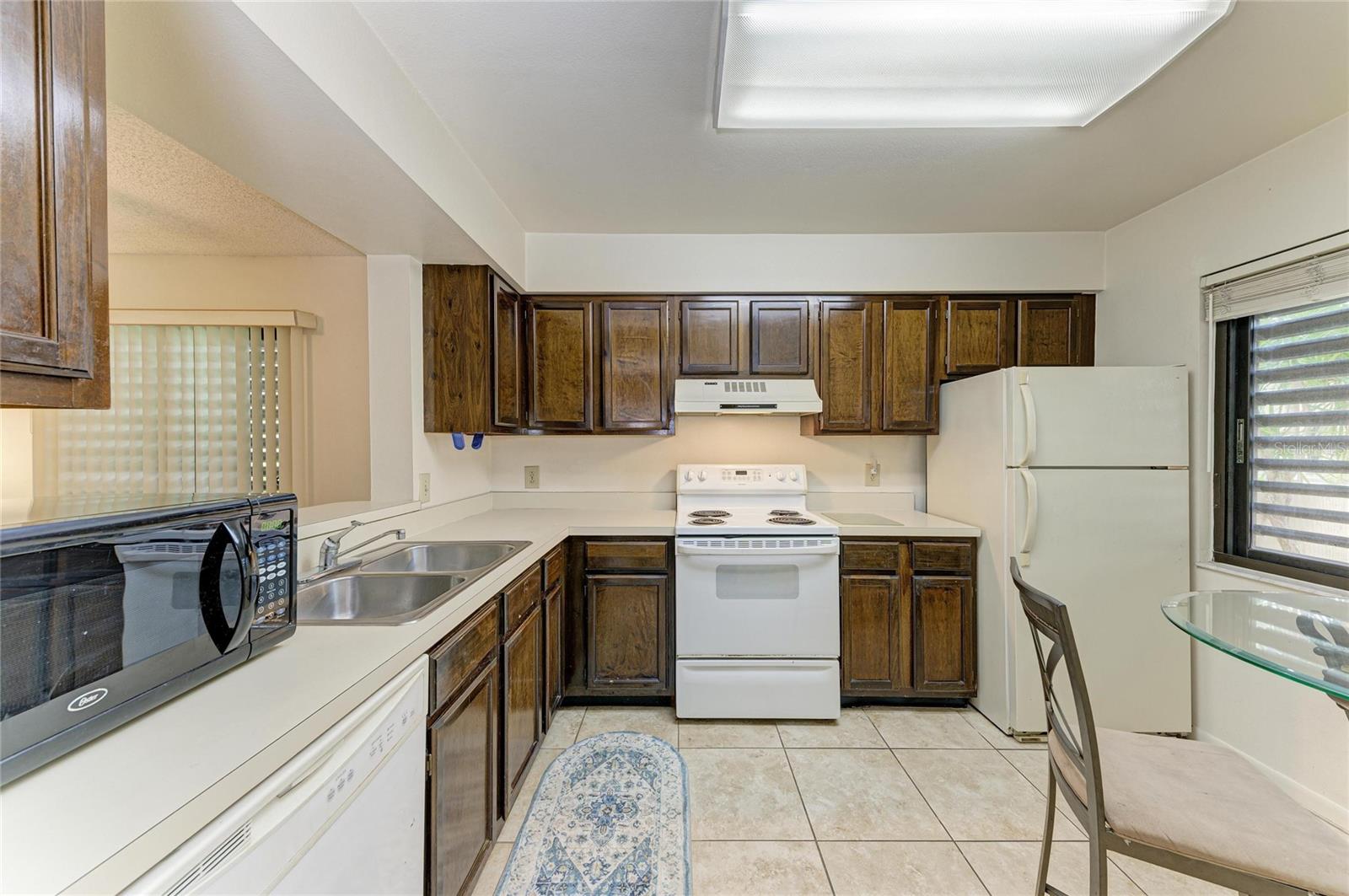 5200 LAKE VILLAGE DR #5200