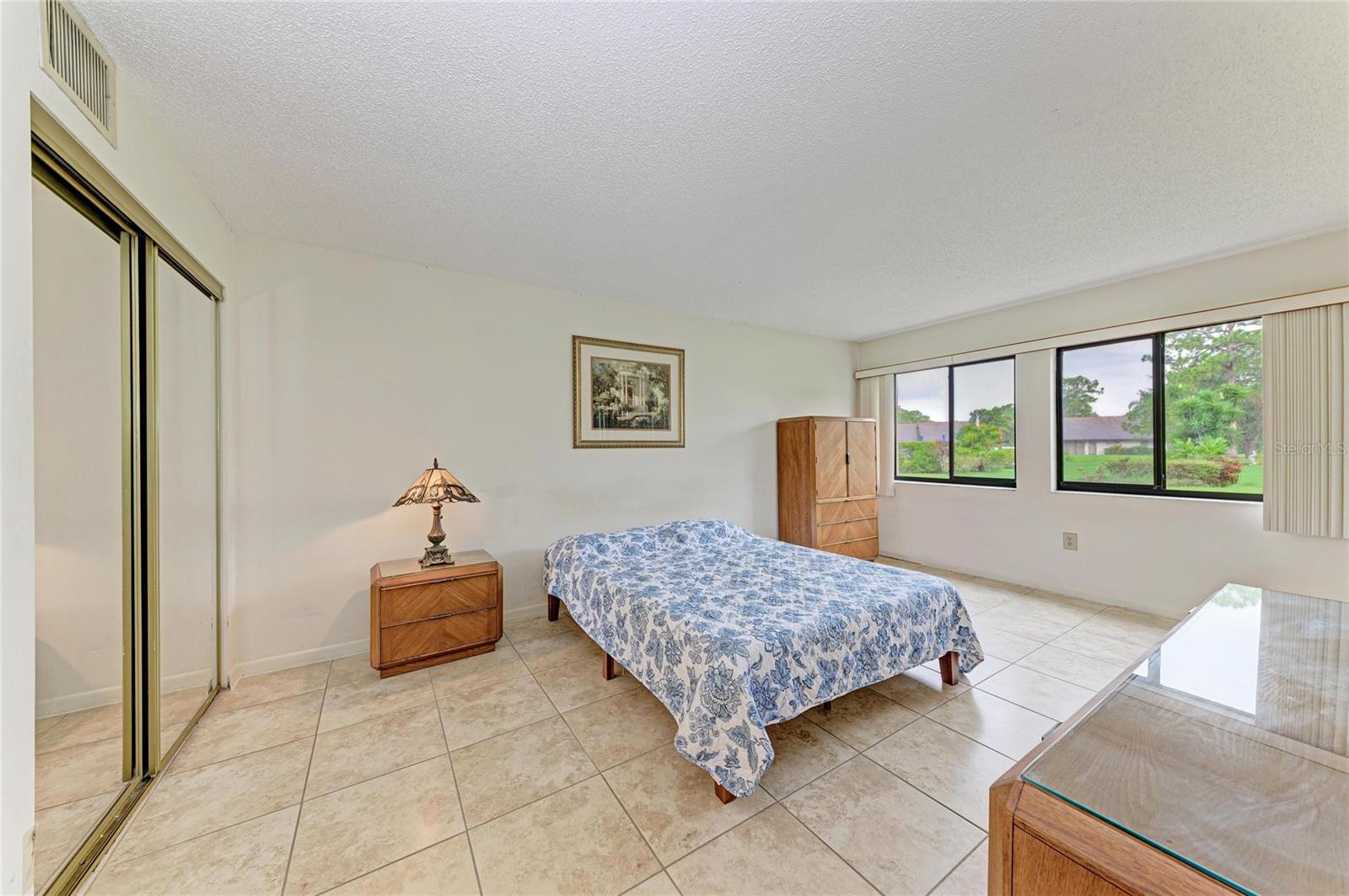 5200 LAKE VILLAGE DR #5200