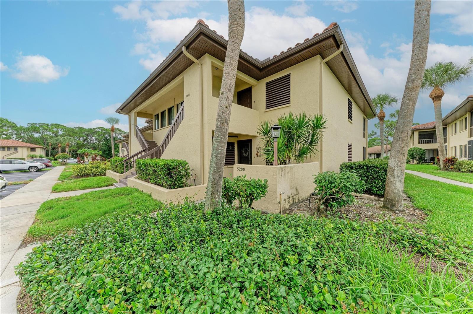 5200 LAKE VILLAGE DR #5200