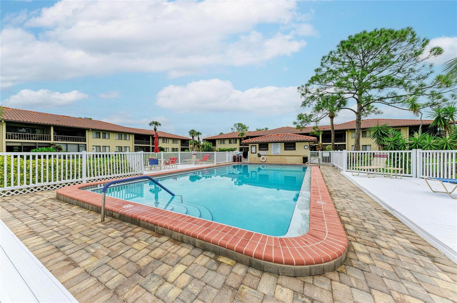 5200 LAKE VILLAGE DR #5200