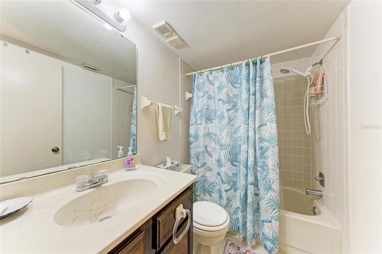 5200 LAKE VILLAGE DR #5200