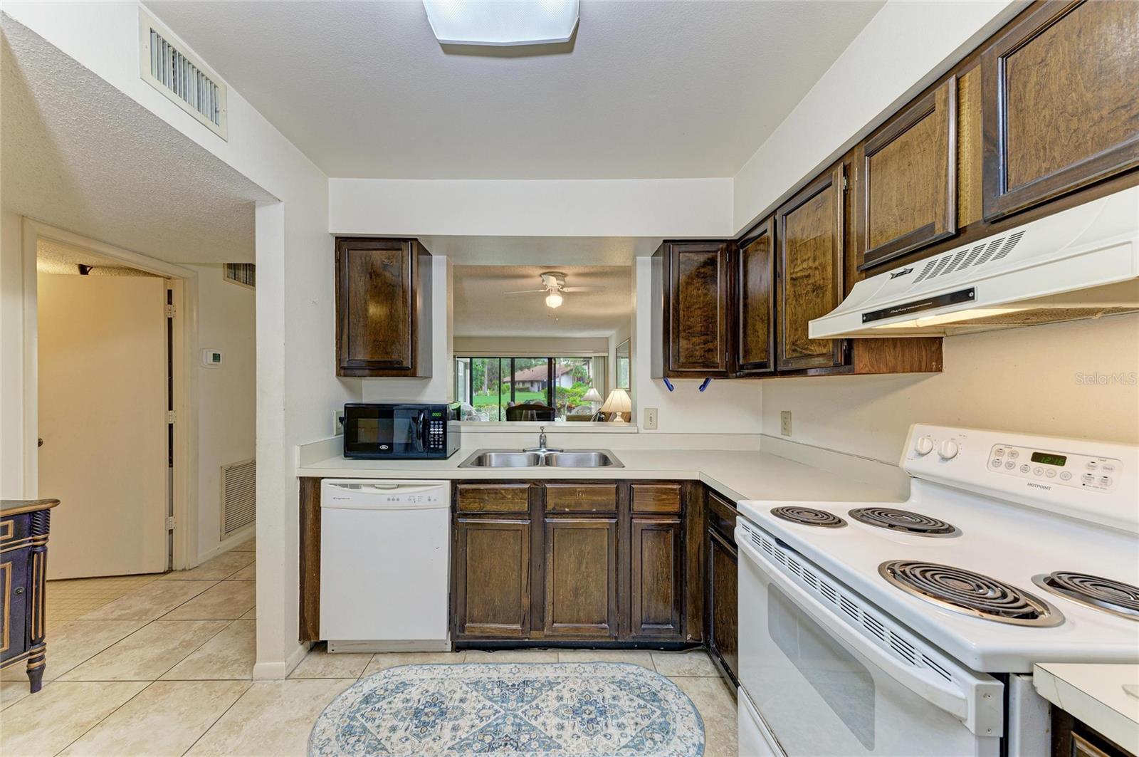 5200 LAKE VILLAGE DR #5200