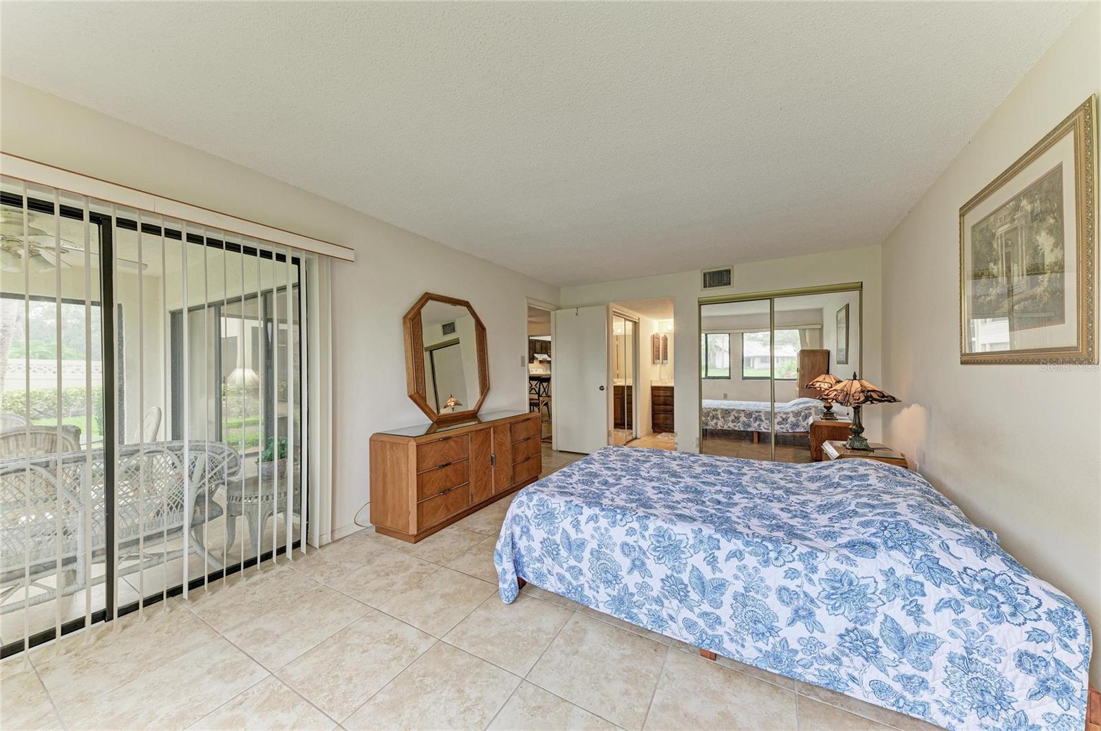 5200 LAKE VILLAGE DR #5200