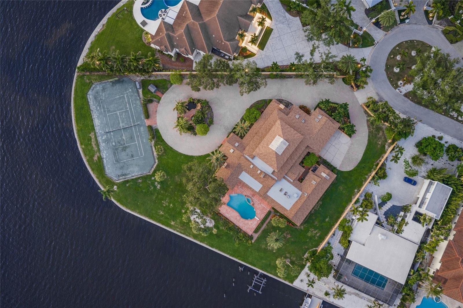 1136 N LAKE SHORE DR