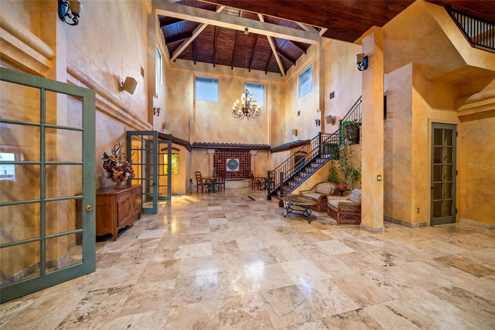 1136 N LAKE SHORE DR