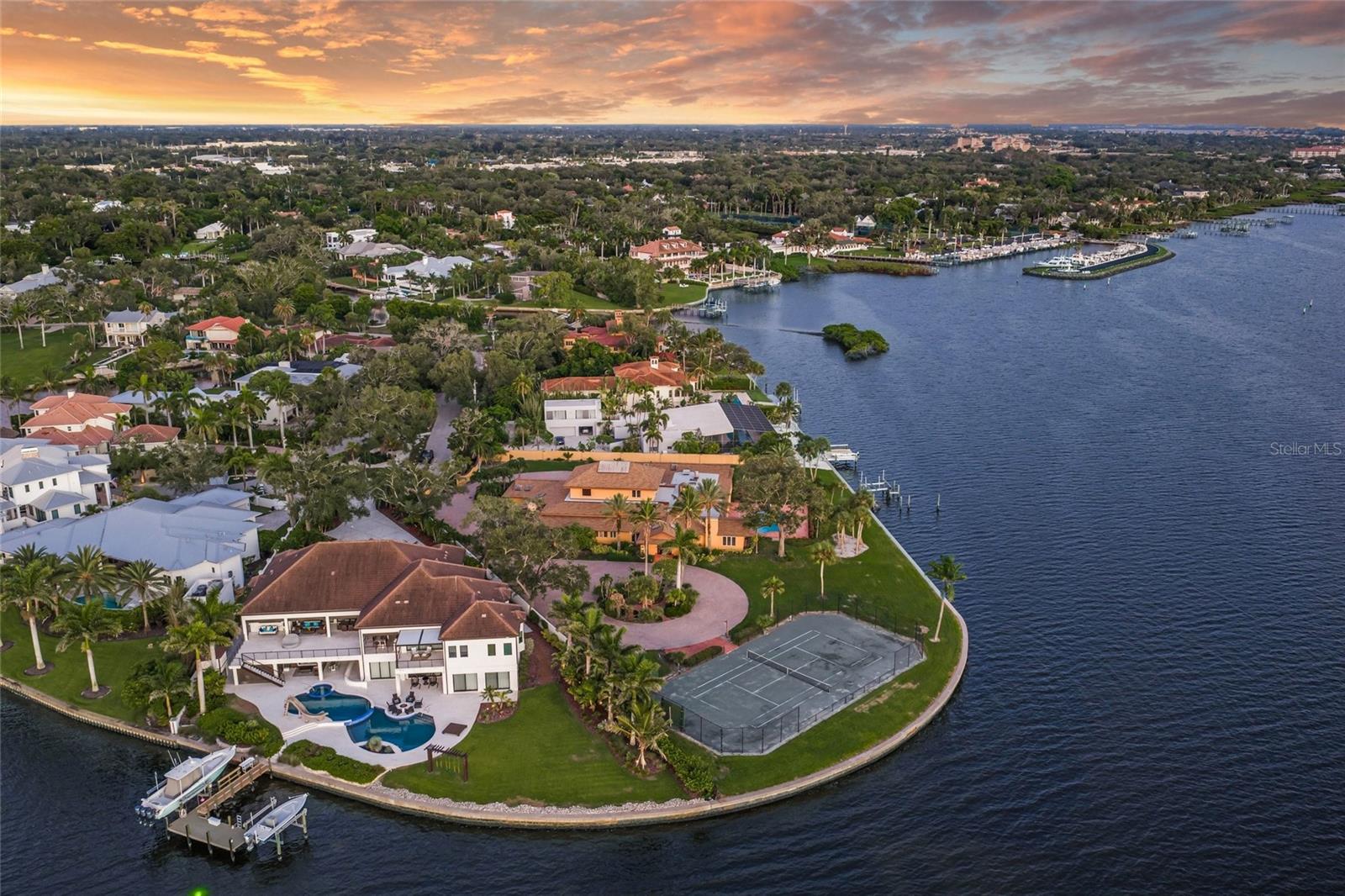 1136 N LAKE SHORE DR
