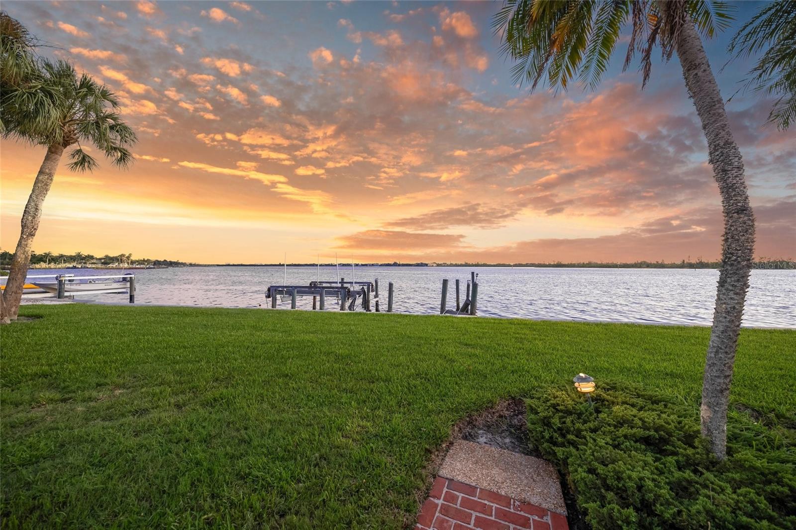 1136 N LAKE SHORE DR