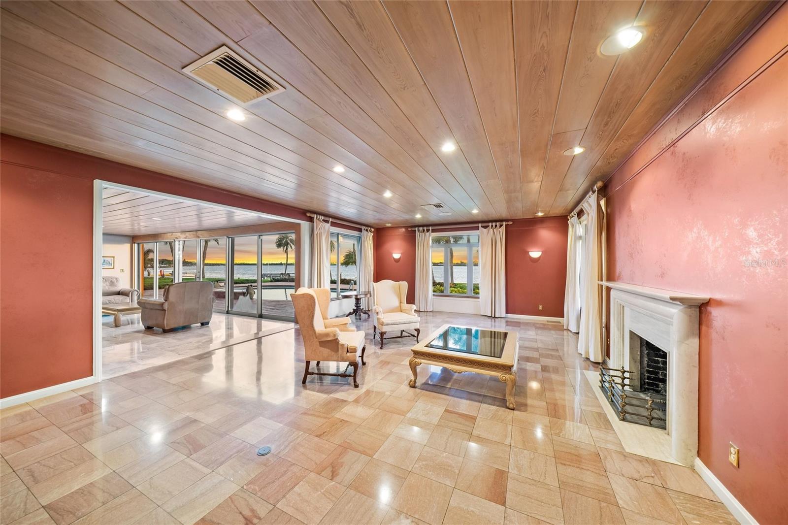 1136 N LAKE SHORE DR