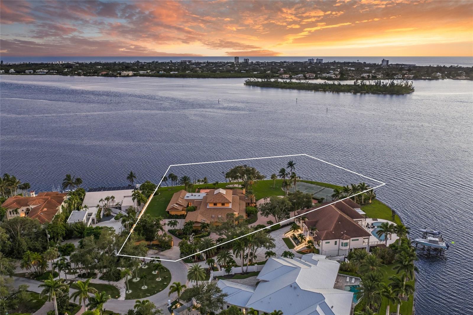 1136 N LAKE SHORE DR
