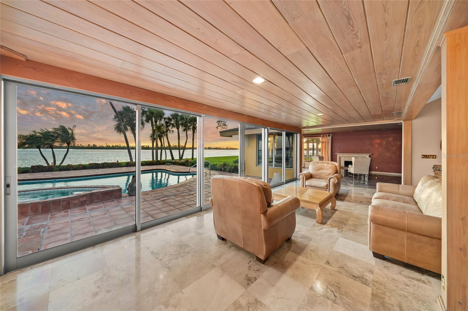 1136 N LAKE SHORE DR