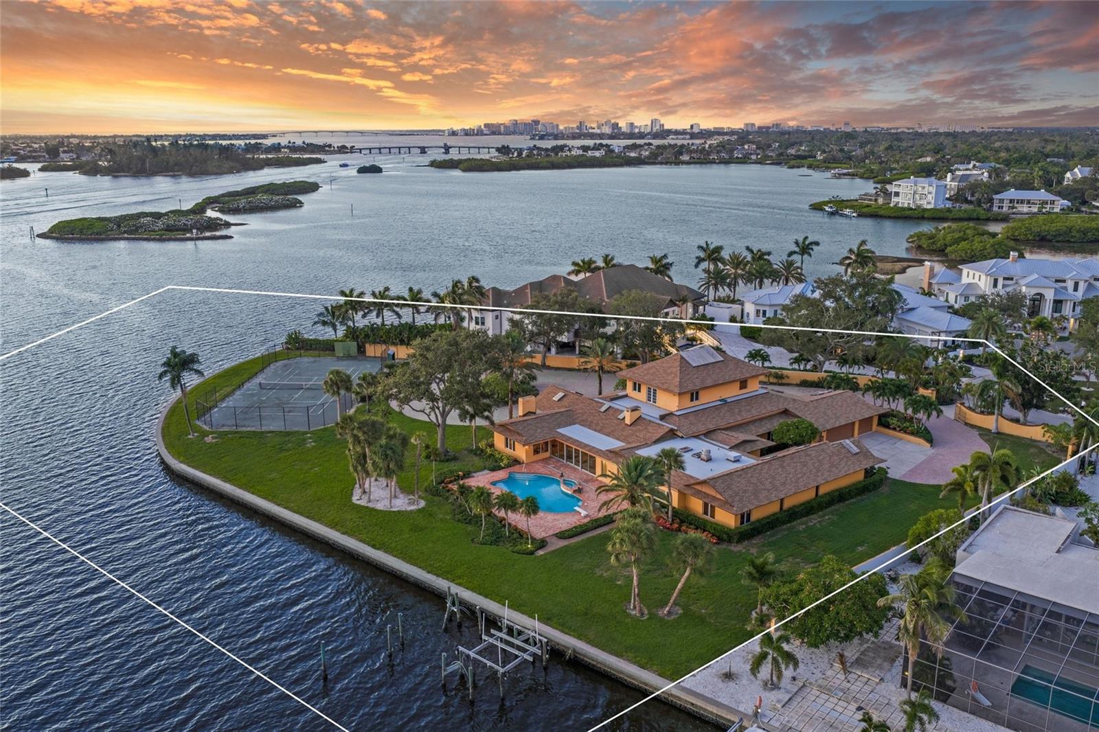 1136 N LAKE SHORE DR