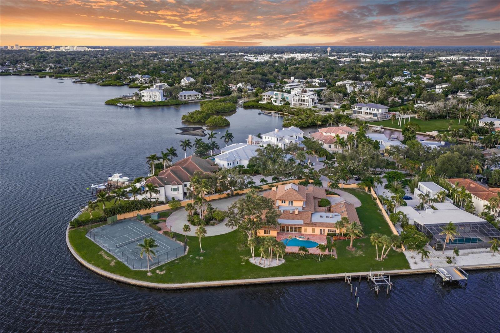 1136 N LAKE SHORE DR
