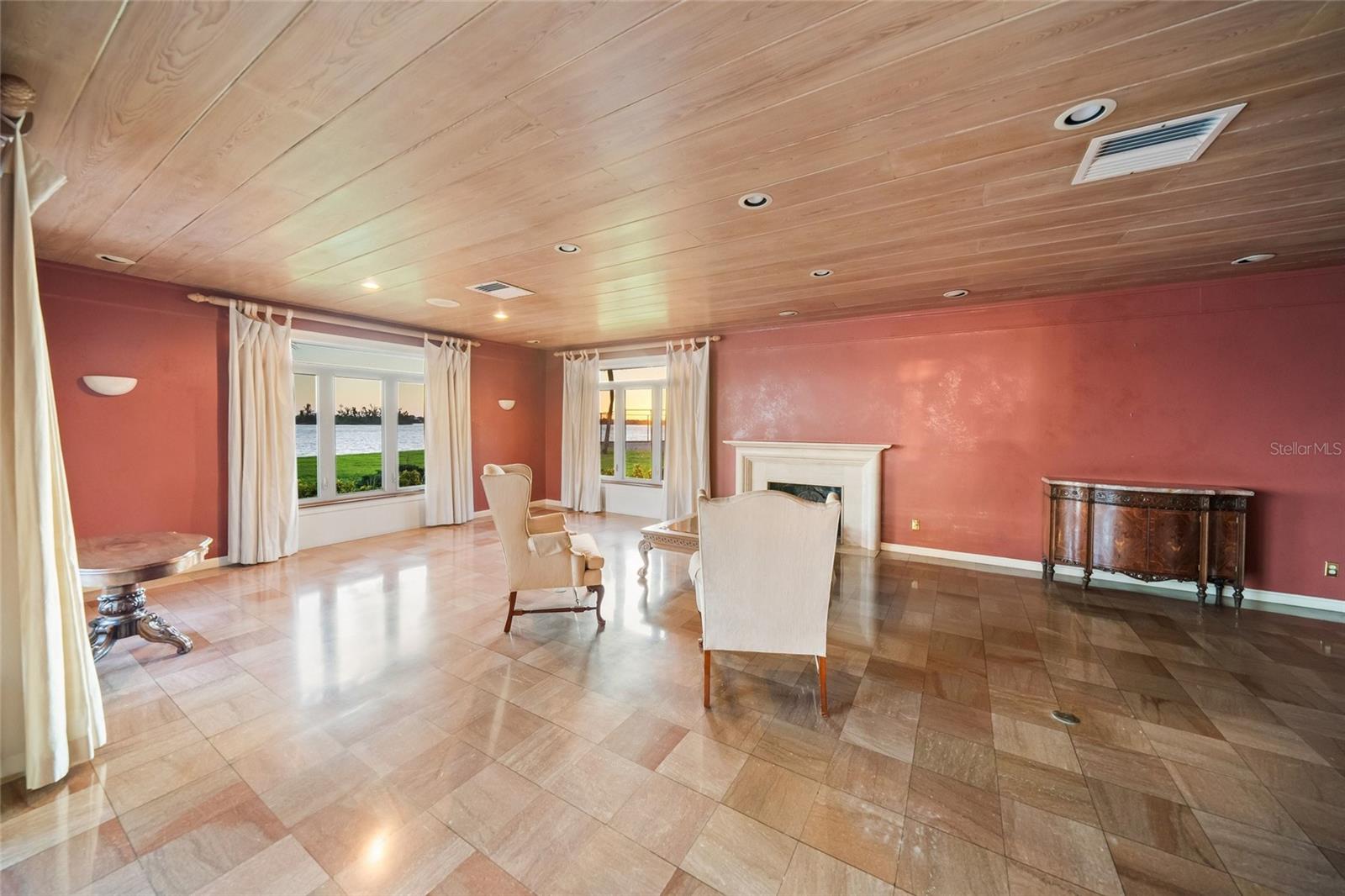 1136 N LAKE SHORE DR