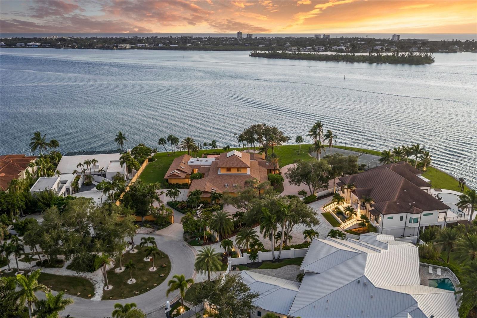 1136 N LAKE SHORE DR