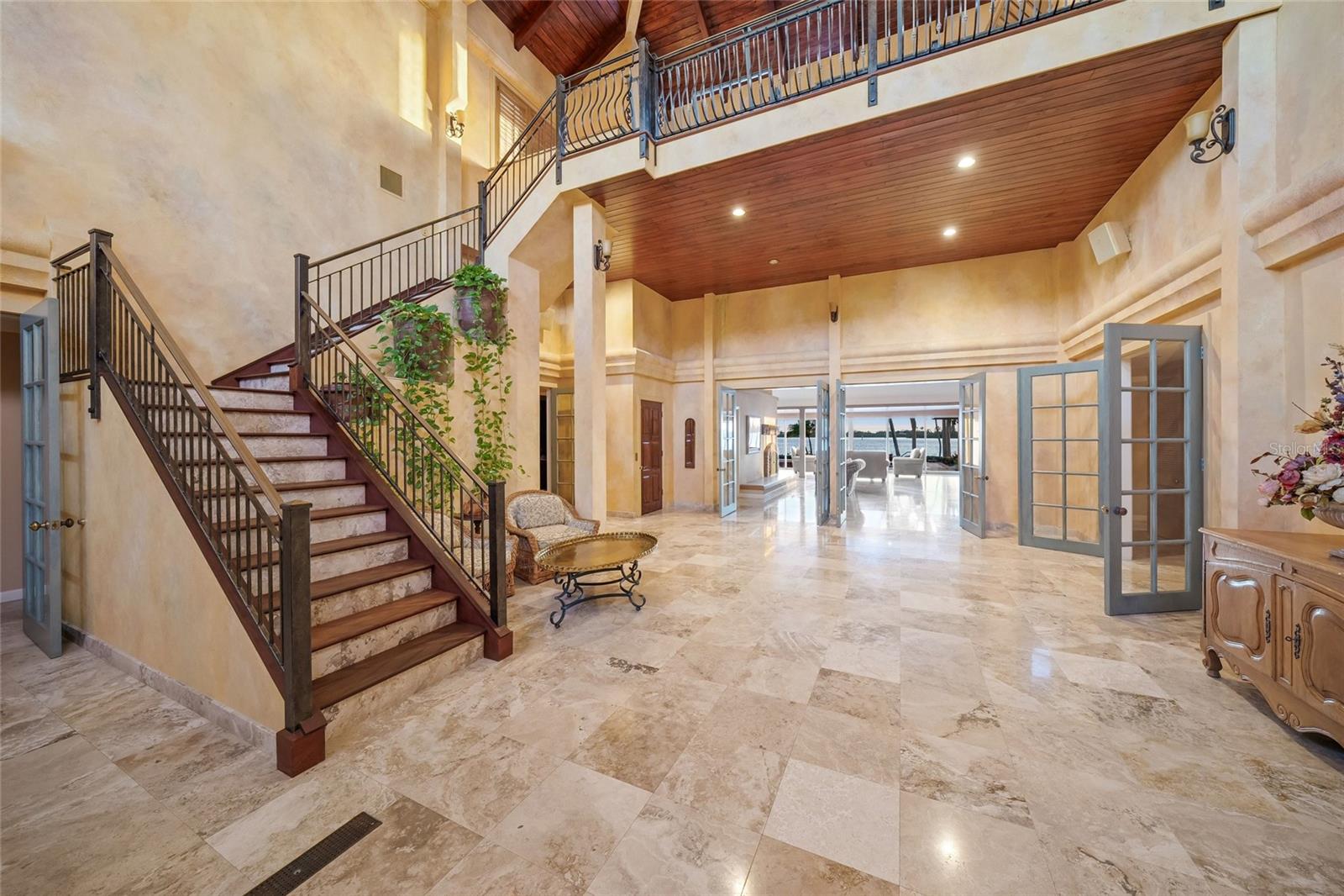1136 N LAKE SHORE DR