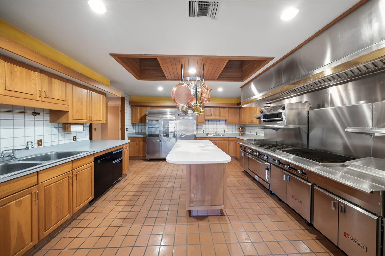 1136 N LAKE SHORE DR