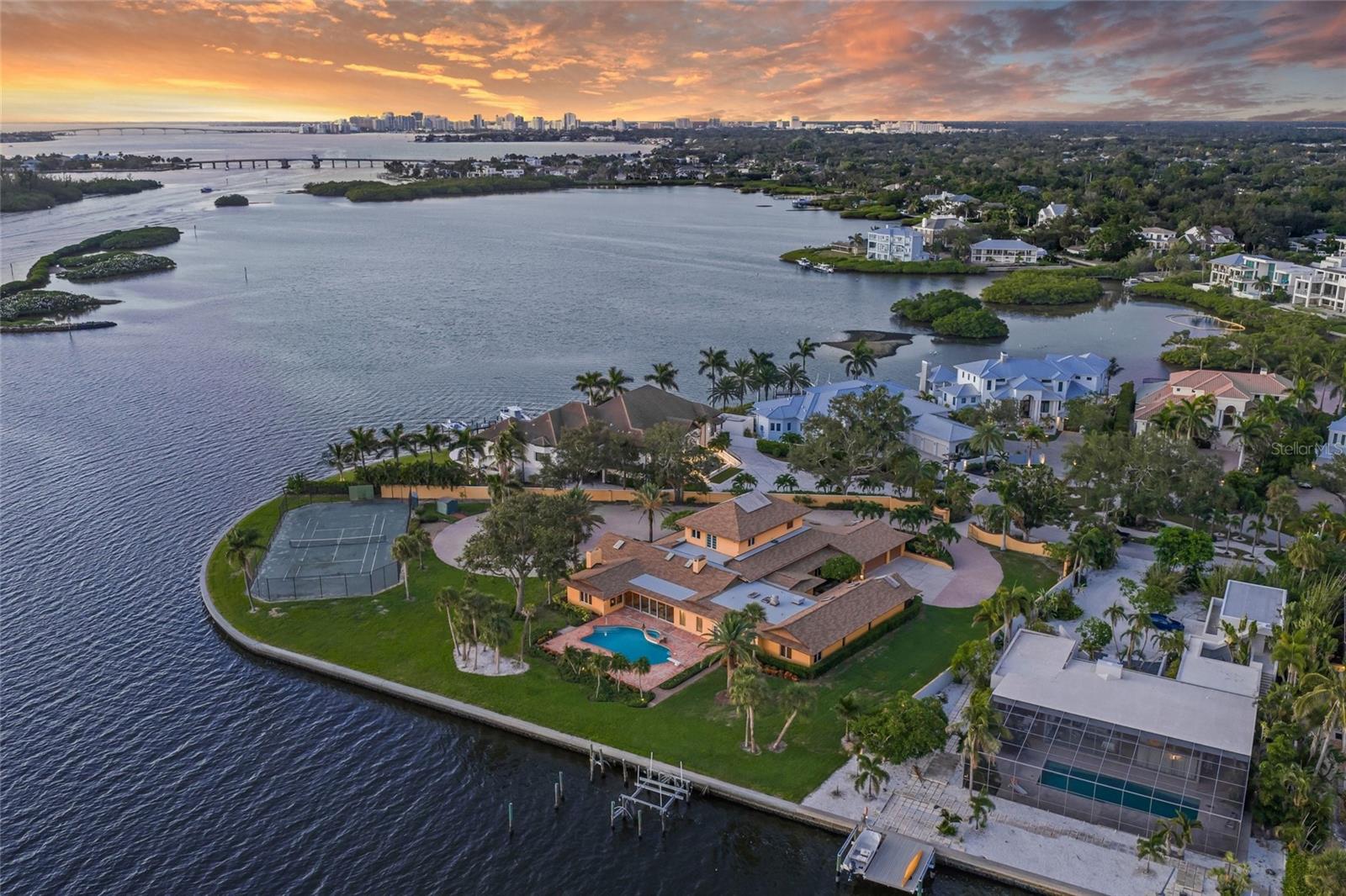 1136 N LAKE SHORE DR