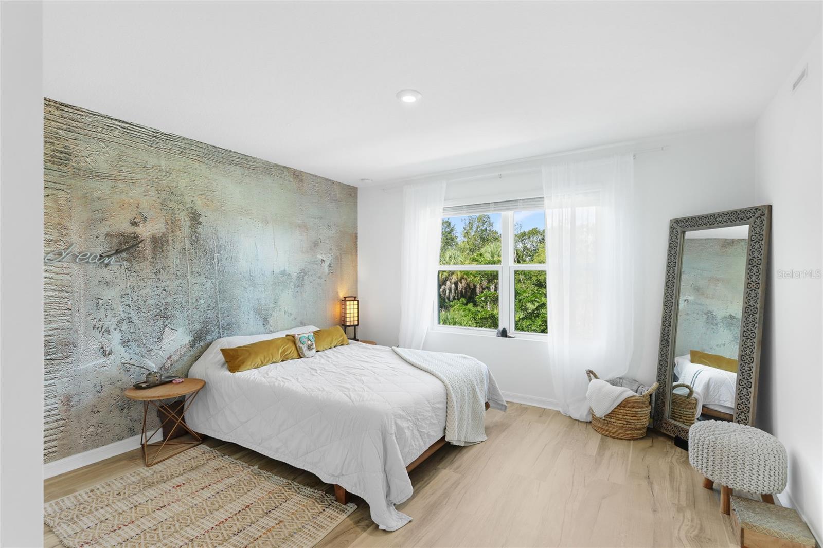 8605 LUNAR SKYE ST