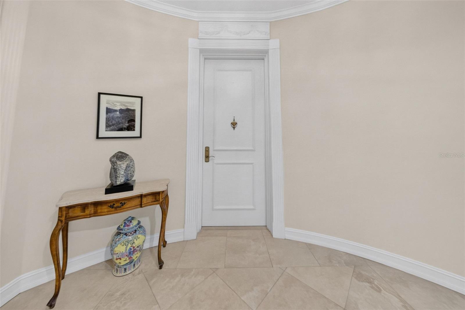 1233 N GULFSTREAM AVE #401