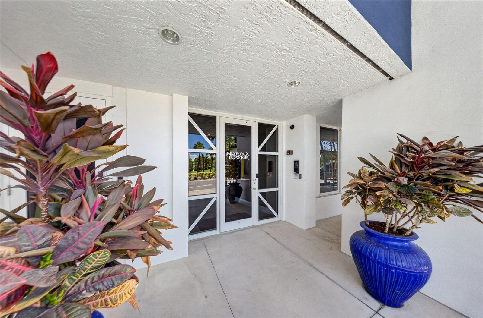 1233 N GULFSTREAM AVE #401