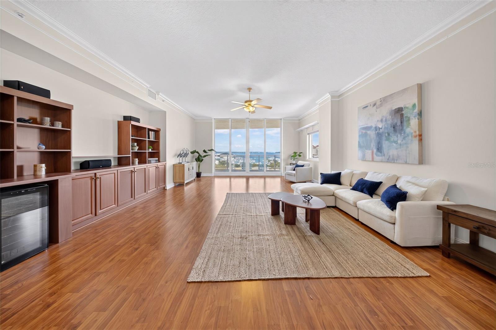 1233 N GULFSTREAM AVE #401