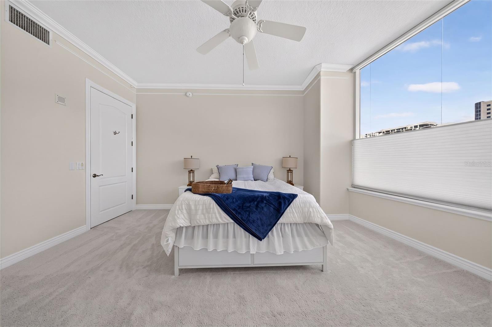 1233 N GULFSTREAM AVE #401