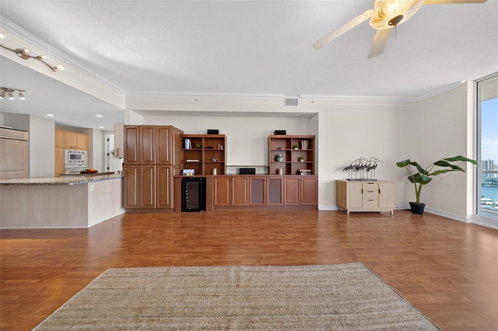 1233 N GULFSTREAM AVE #401