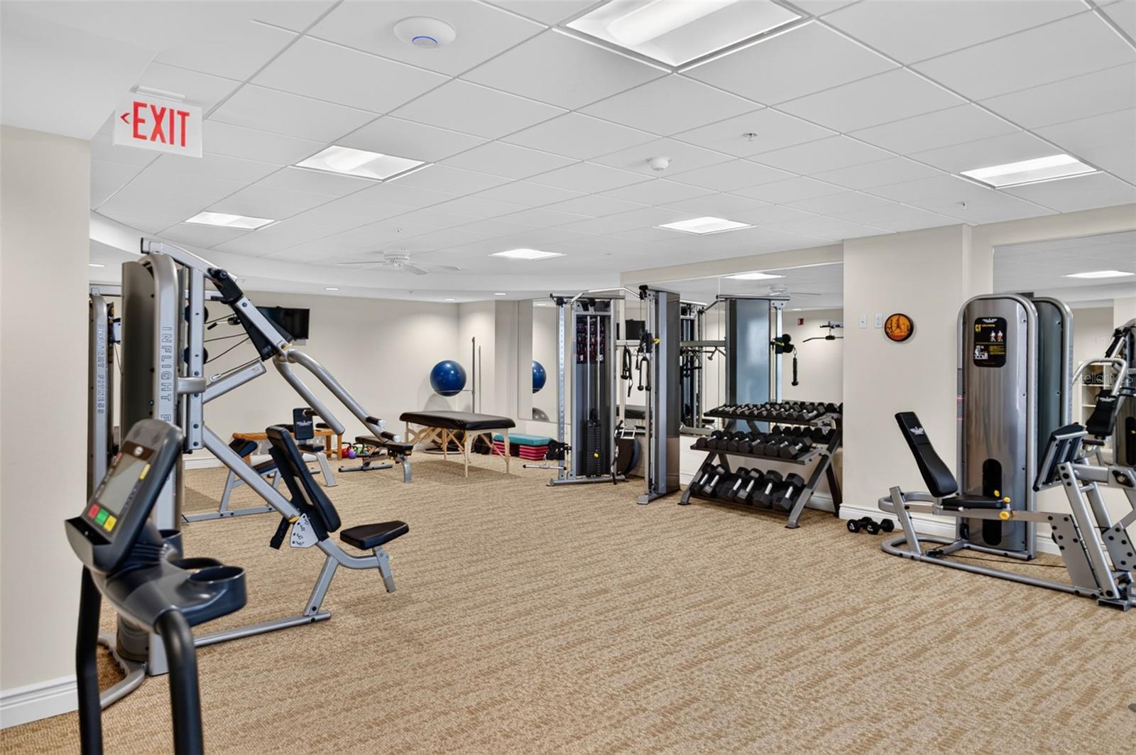 1233 N GULFSTREAM AVE #401