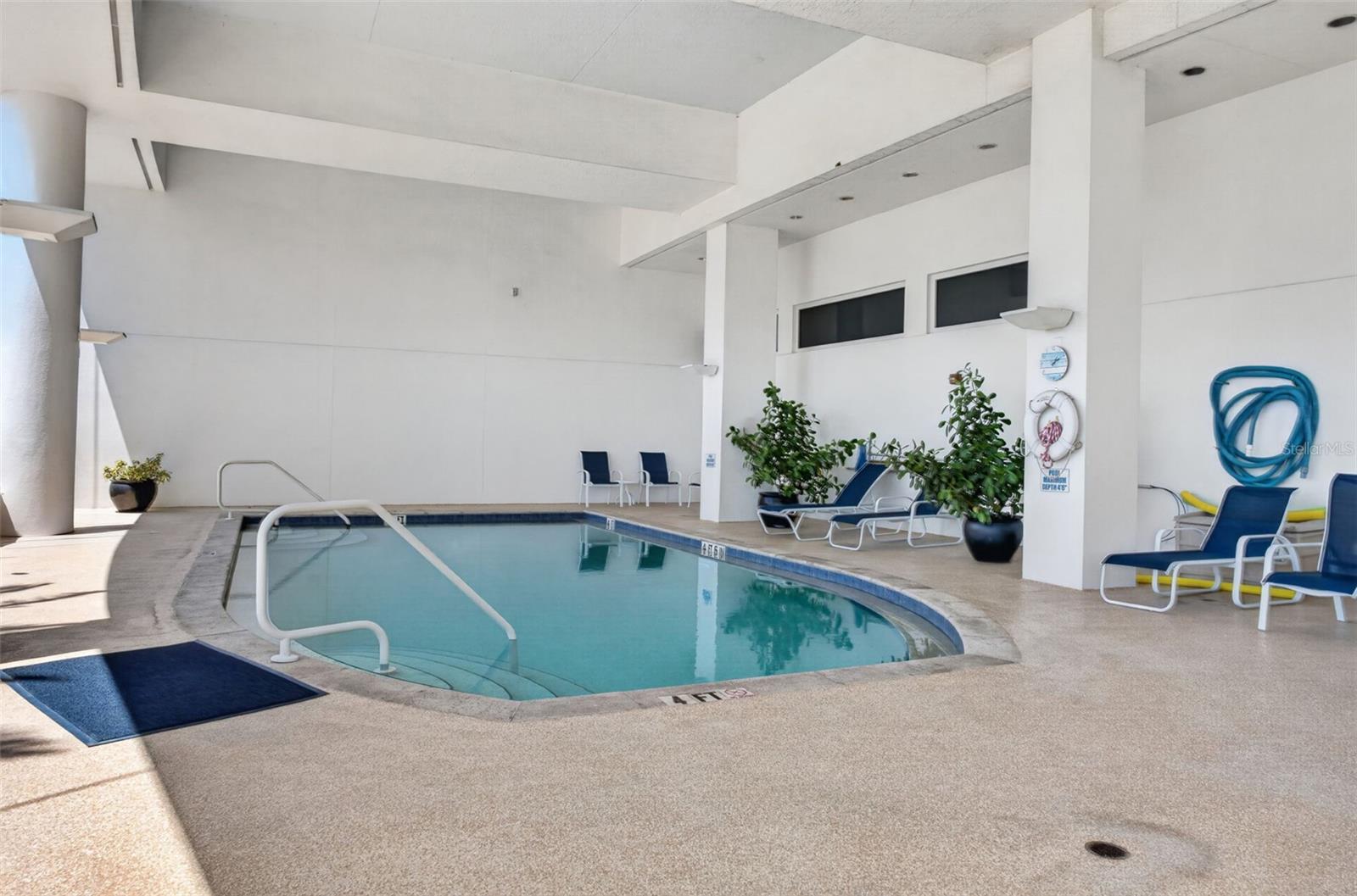 1233 N GULFSTREAM AVE #401