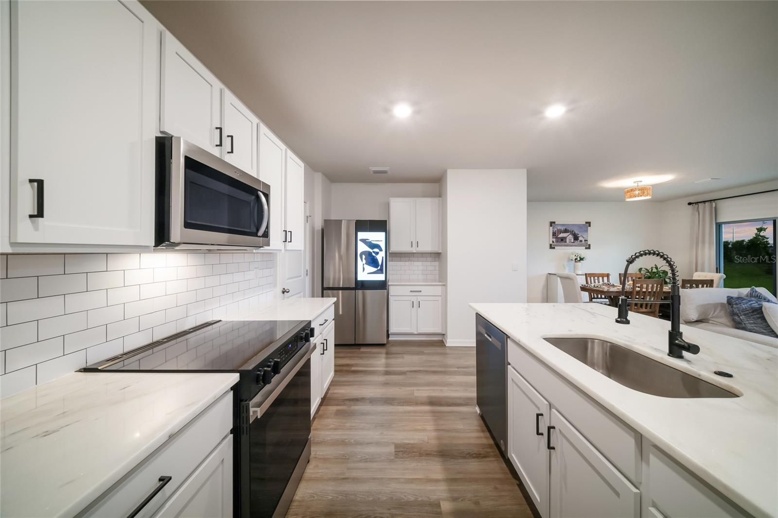 3471 HILLTOP CIR