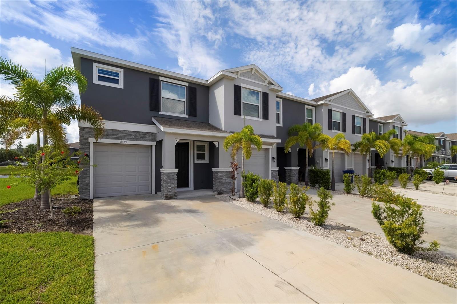 6593 SERENITY FALLS LN