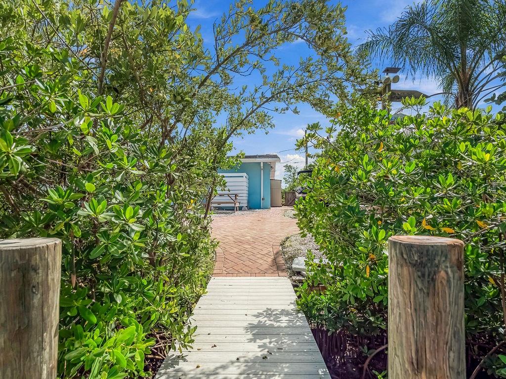 1831 BAYSHORE DR