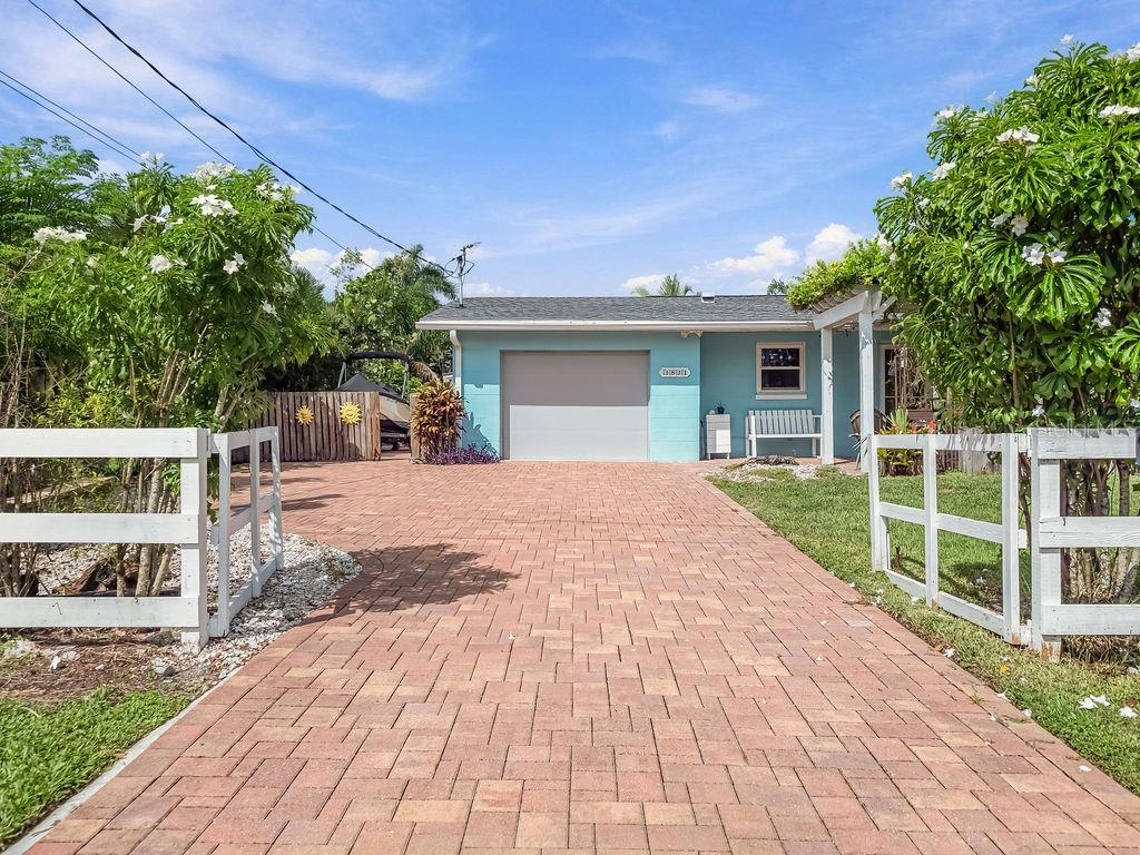 1831 BAYSHORE DR