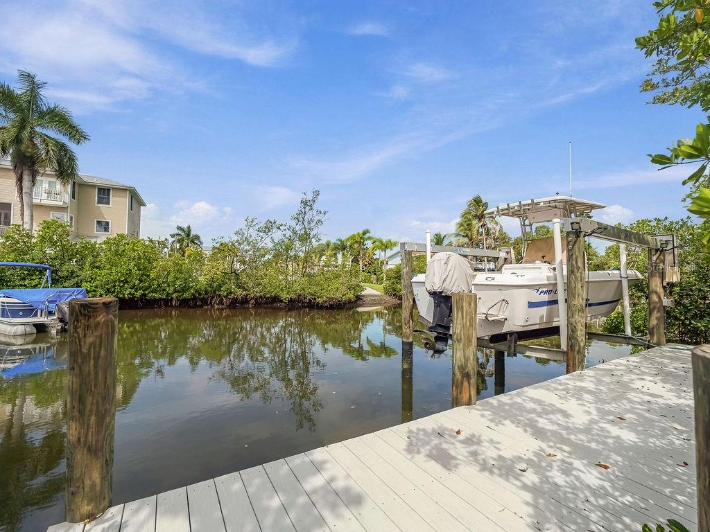 1831 BAYSHORE DR