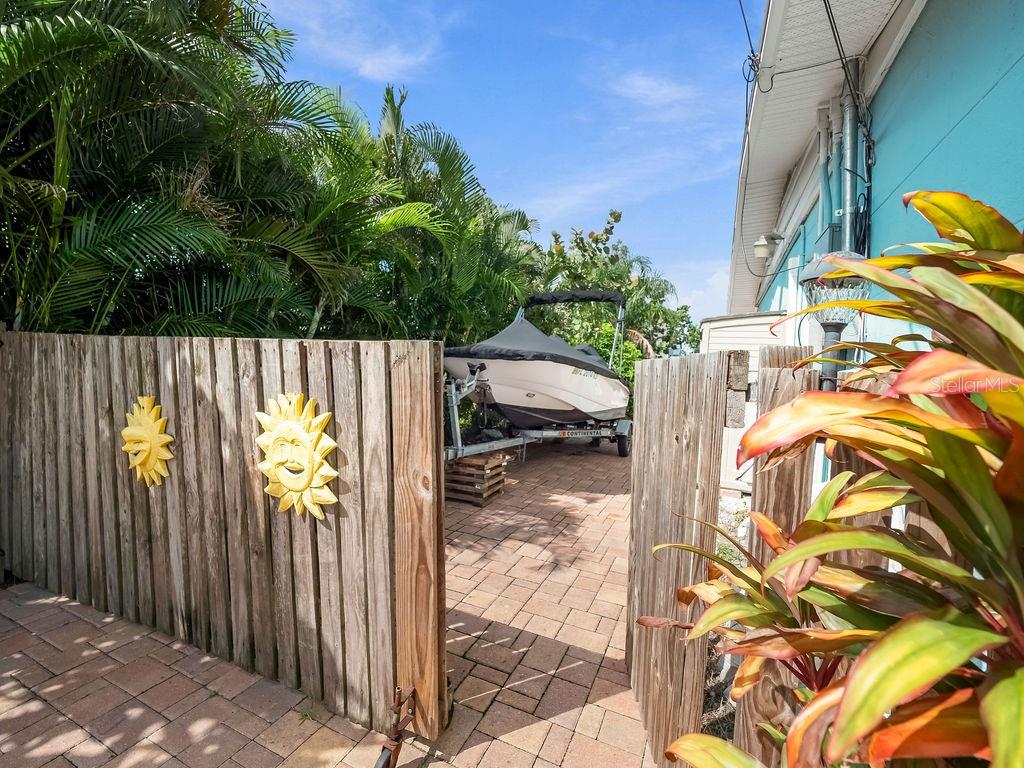 1831 BAYSHORE DR