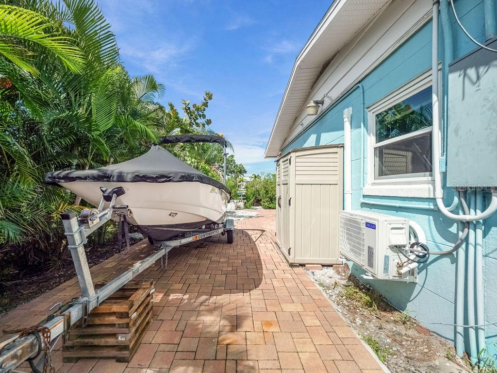 1831 BAYSHORE DR