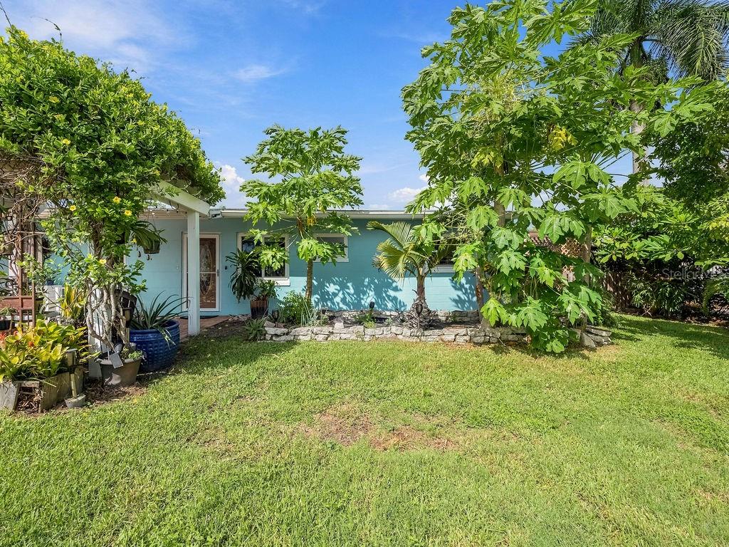 1831 BAYSHORE DR