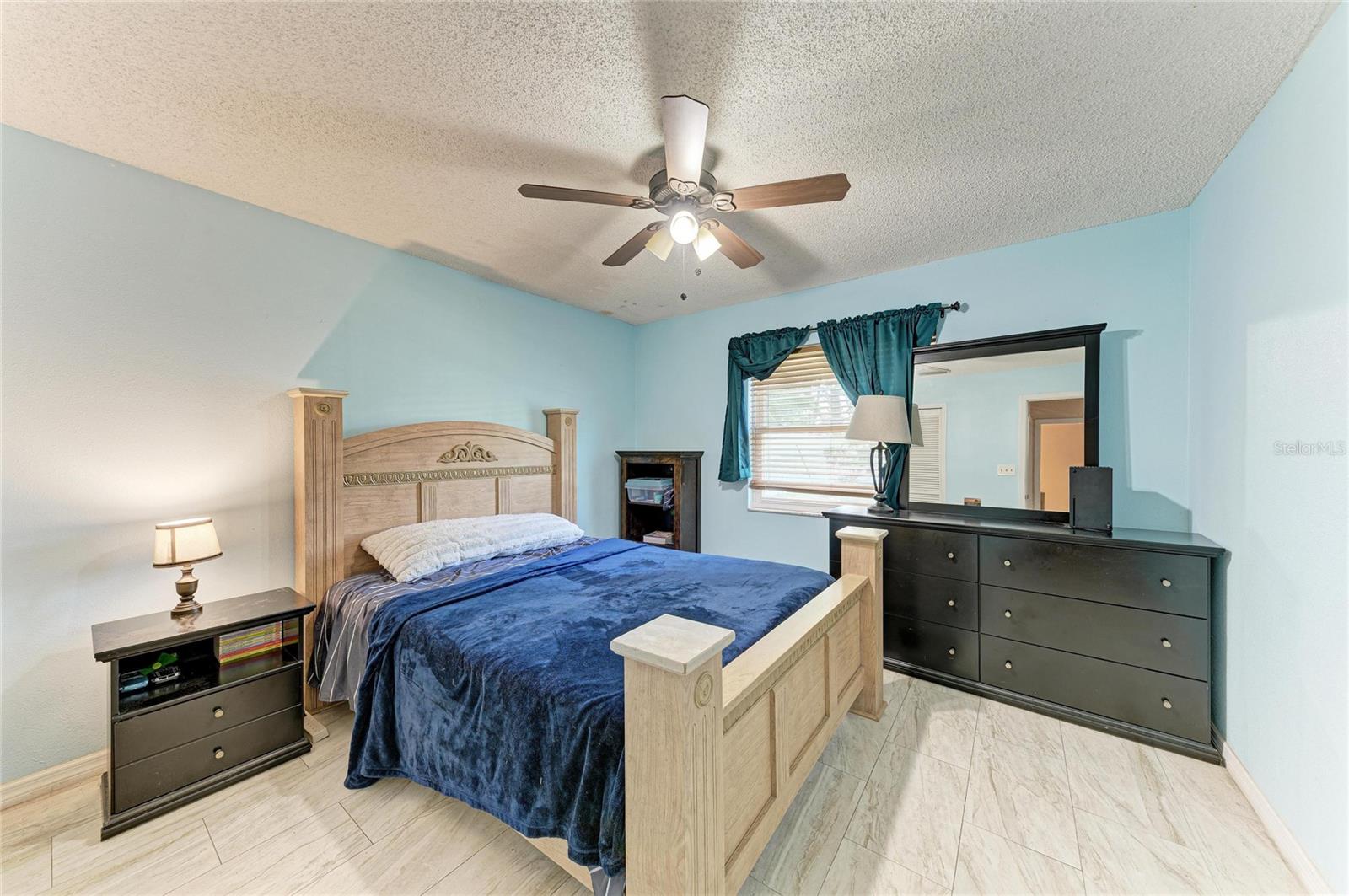 1520 SUNNYHILLS DR