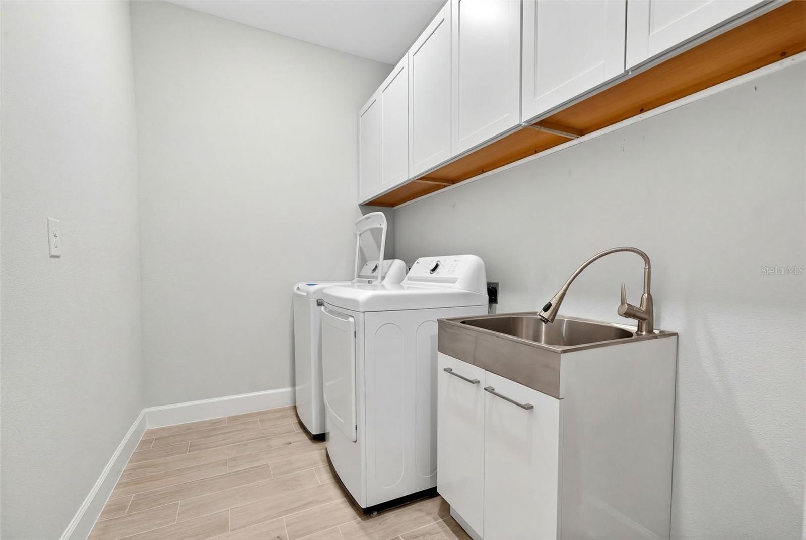 3021 VENETO CT