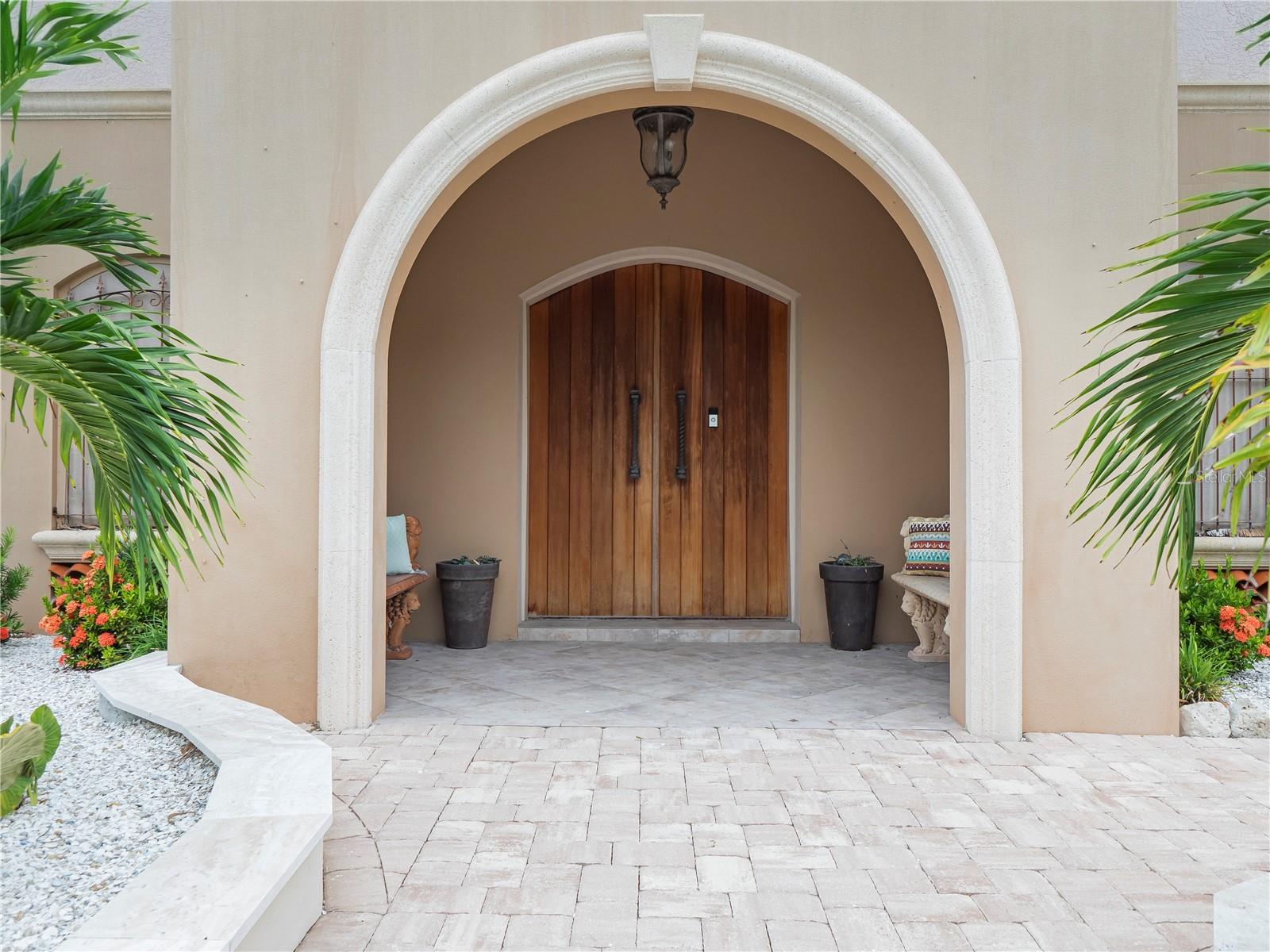 908 BAYSHORE DR