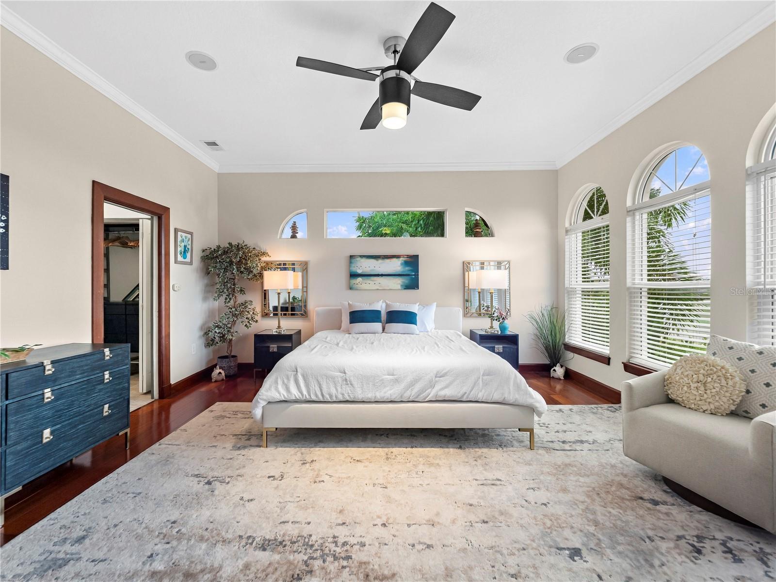 908 BAYSHORE DR