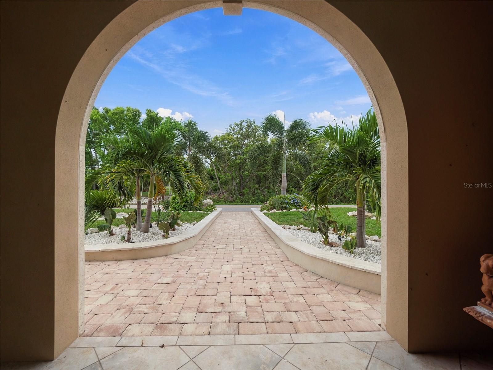 908 BAYSHORE DR