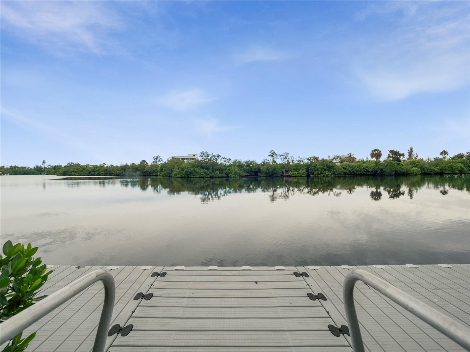 908 BAYSHORE DR