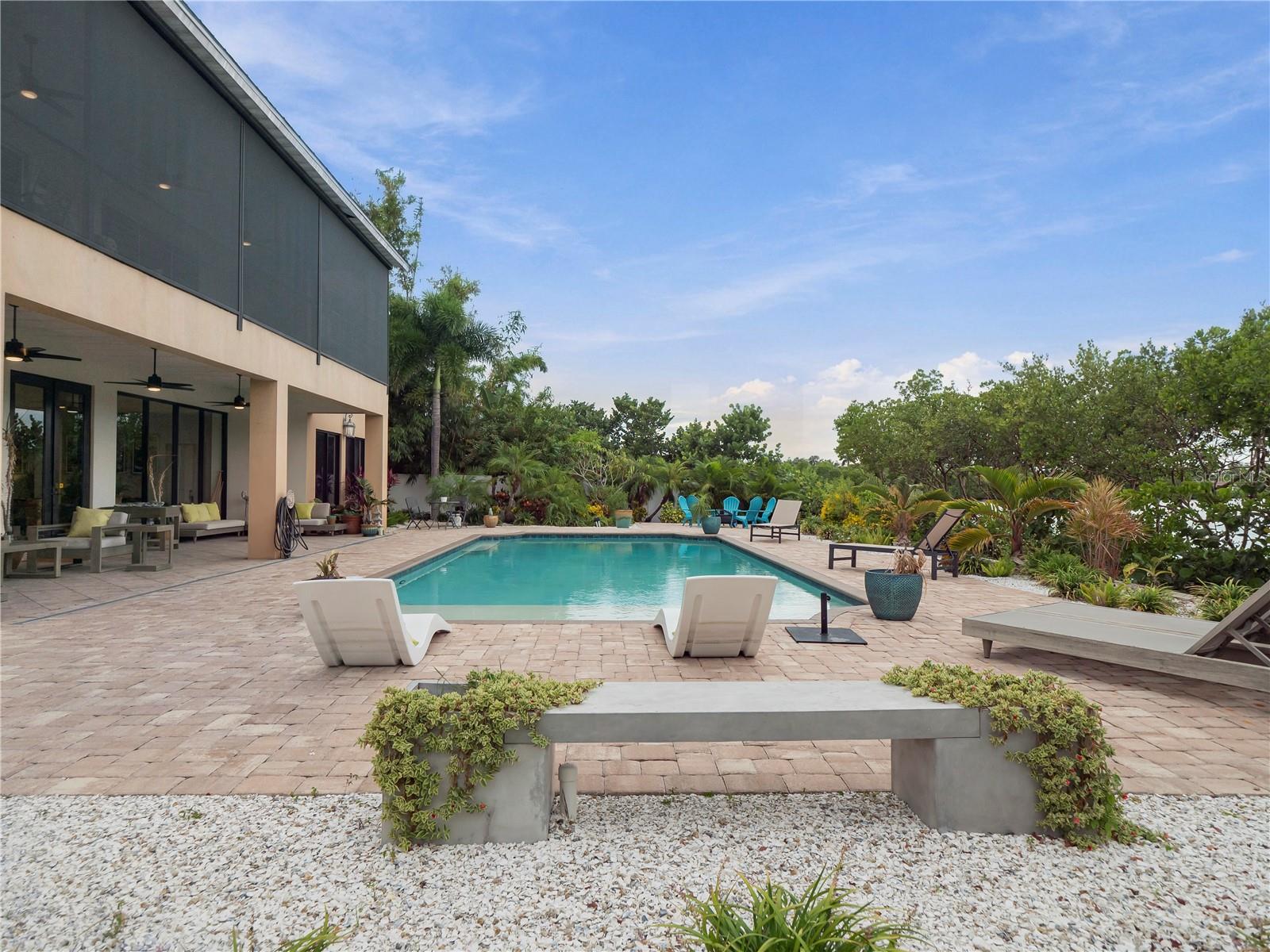 908 BAYSHORE DR