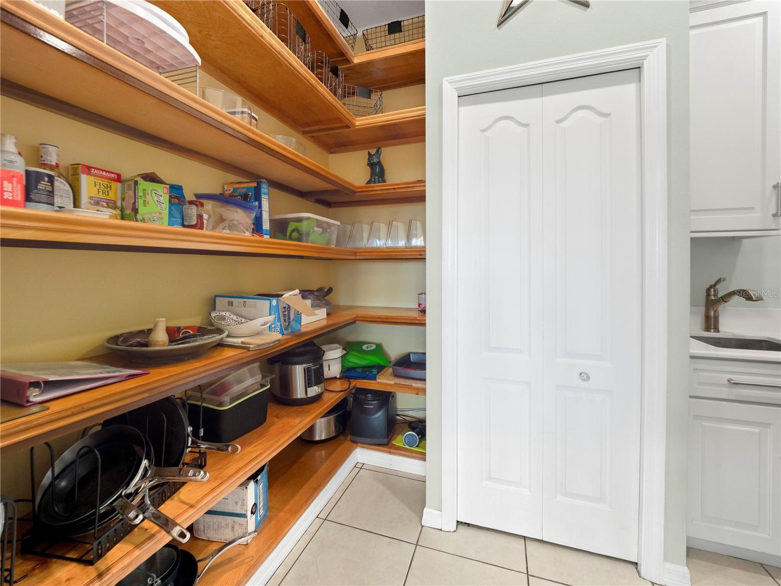 908 BAYSHORE DR