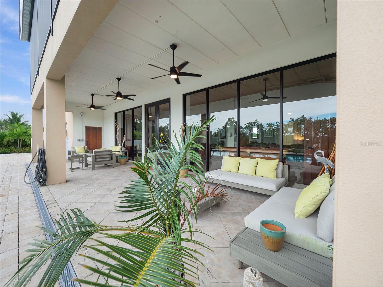 908 BAYSHORE DR